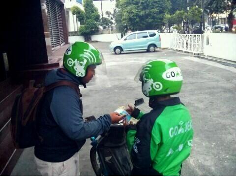 &#91;B&#93;Gojek : &quot;maaf,,mas / mba.saya ga ada kembaliannya nih&quot;&#91;/B&#93;