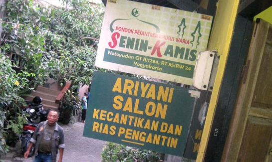 &#91;Pict&#93; Pesantren Waria Resmi Ditutup ....