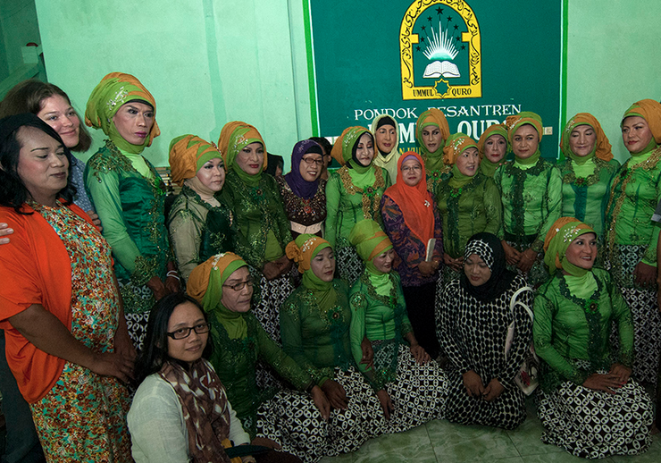 &#91;Pict&#93; Pesantren Waria Resmi Ditutup ....