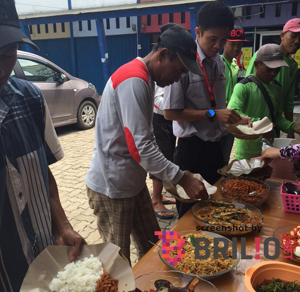 Di Tengah Kemiskinan, Masih Ada Warung Gratis Seperti Ini,Salut!