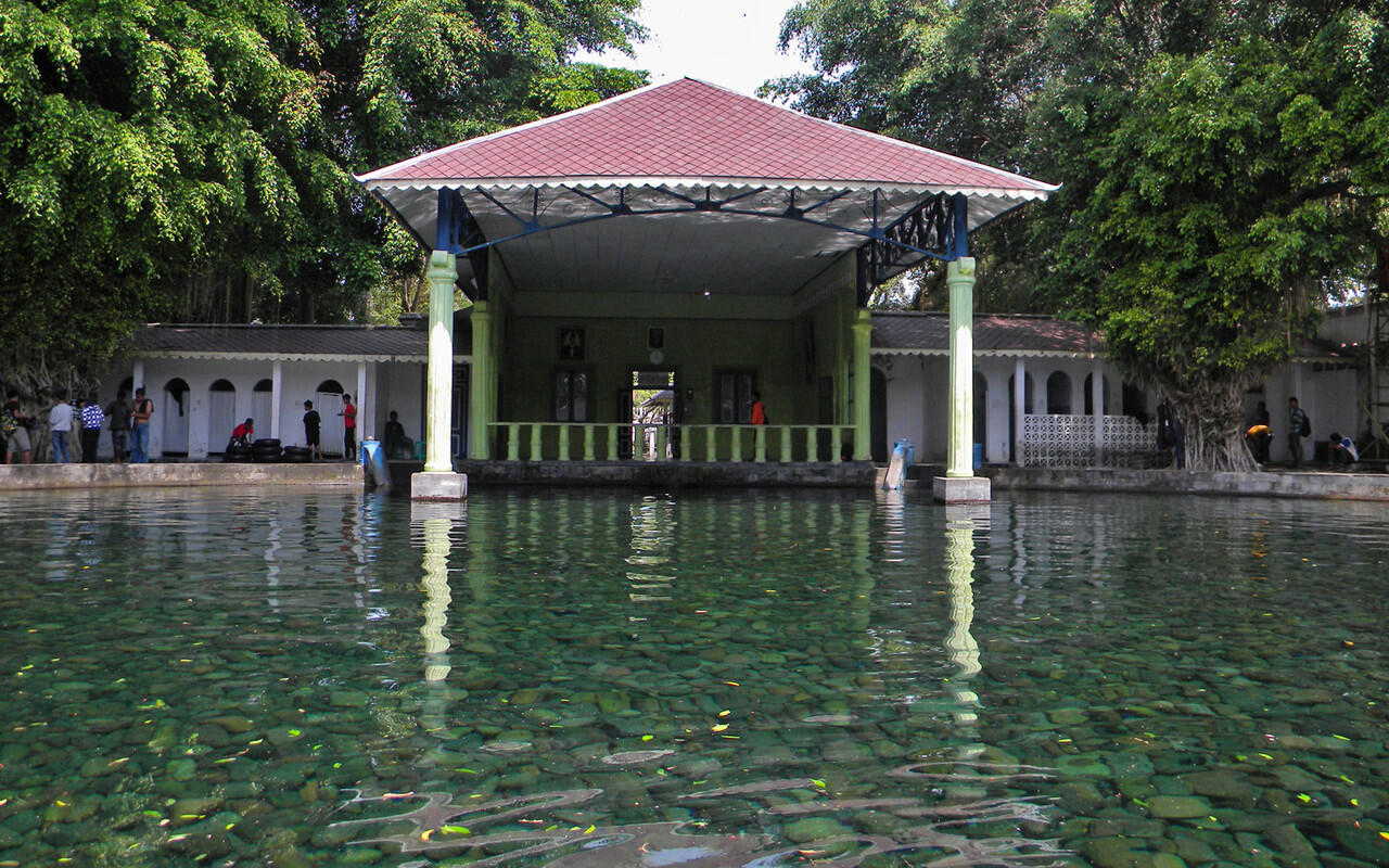 10 Sumber Mata Air dan Umbul Eksotis, Kunjungilah Saat Weekend