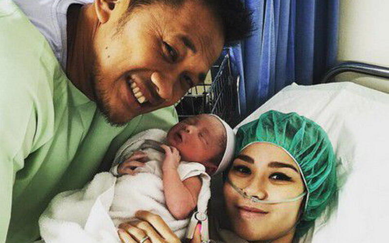kabar bahagia ,baru saja dikaruniai anak ketiga gan :D