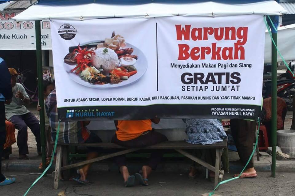 Di Tengah Kemiskinan, Masih Ada Warung Gratis Seperti Ini,Salut!