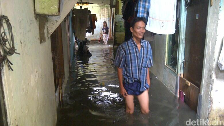 Banjir di Kedoya Utara Sulit Surut Karena Tak Ada Pompa