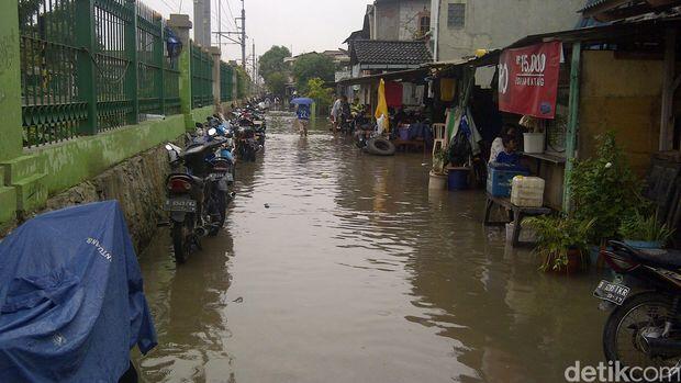 Banjir di Kedoya Utara Sulit Surut Karena Tak Ada Pompa
