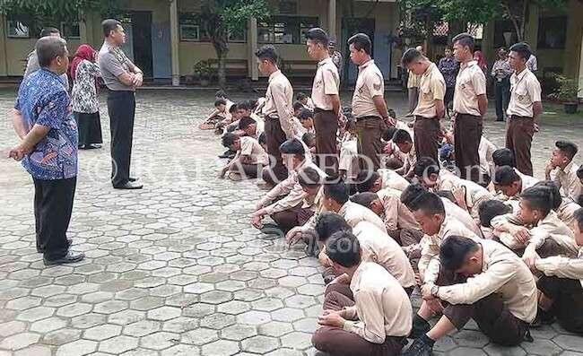 Halangi Murid Bolos, Guru BK Nyaris Dikeroyok
