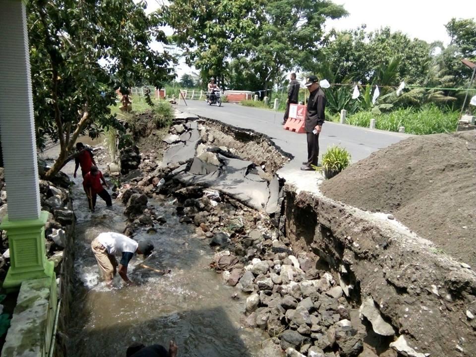 KOMBAT 'Citizen Journalism' - Bencana Tanah Longsor di Kabupaten Kediri (Update)