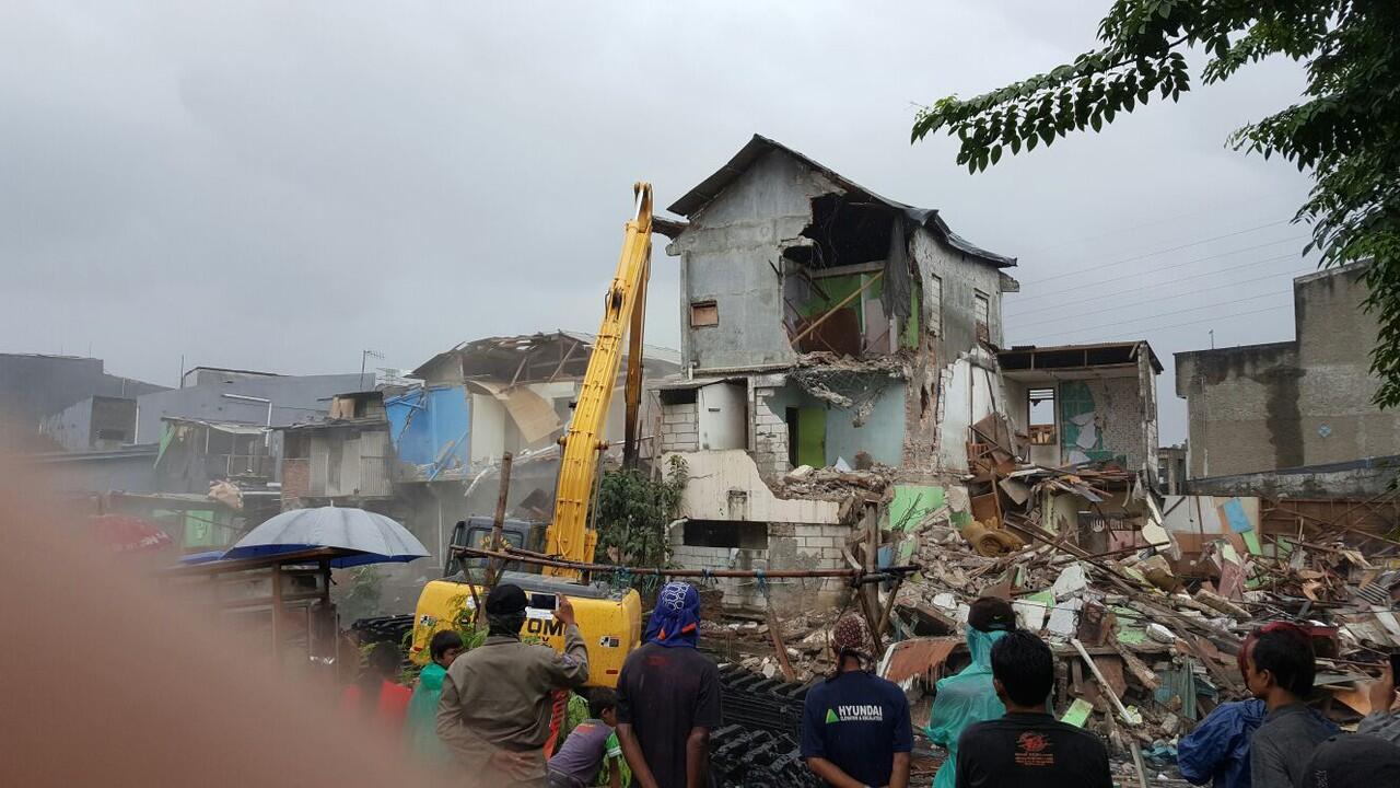 Pembongkaran Kalijodo, Dinsos DKI Berikan Bantuan dan Makanan