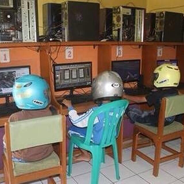 12 Tingkah Pengguna Warnet