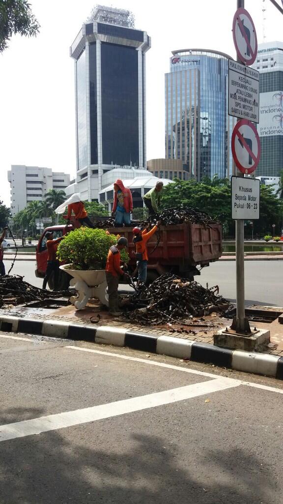 Bungkus Kabel di Merdeka Selatan Capai 9 Truk