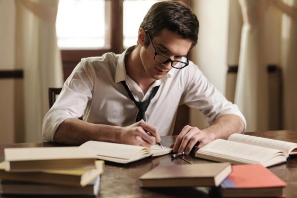 Inilah Perbedaan Orang yang Pemalu dan Introvert