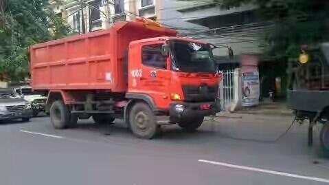 Pelajar Bersepeda Terlindas Truk Sampah Pemprov DKI