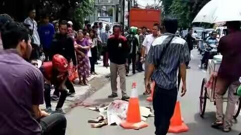 Pelajar Bersepeda Terlindas Truk Sampah Pemprov DKI