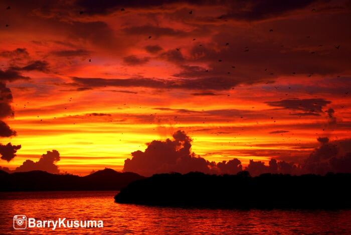 Labuan Bajo Flores Lokasi Romantis untuk menikmati Sunset di Indonesia.