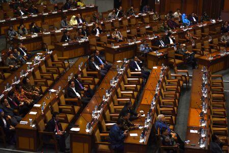 Kesehatan Jiwa Anggota DPR Perlu Diperiksa