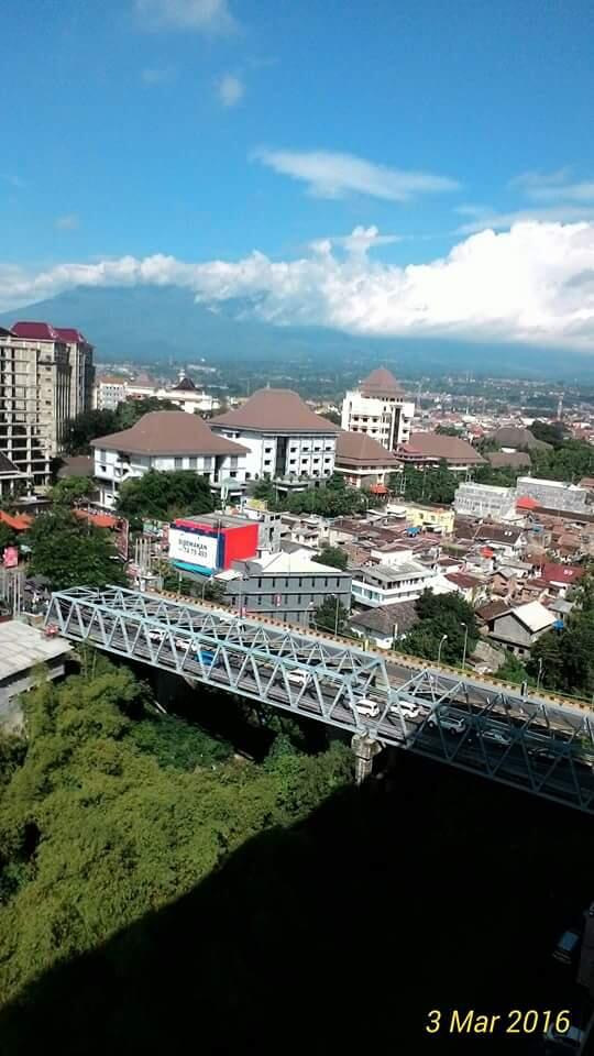 Nih Foto : Jembatan Soekarno HattaMalang Katanya Melengkung, Hoax atau Tidak !!!