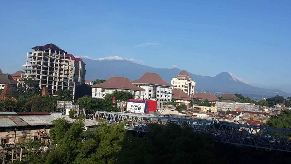 Nih Foto : Jembatan Soekarno HattaMalang Katanya Melengkung, Hoax atau Tidak !!!