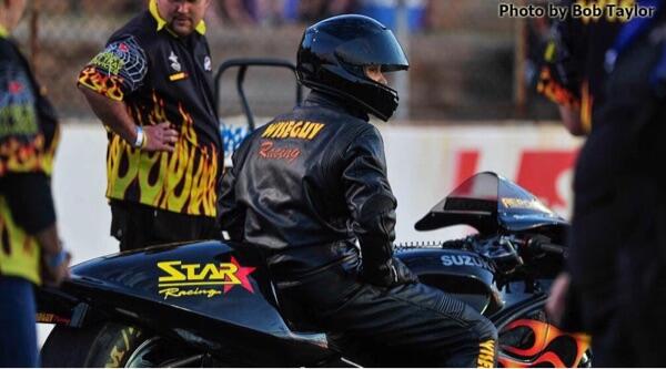 Balapan motor yang berubah menjadi balapan lari..kocak