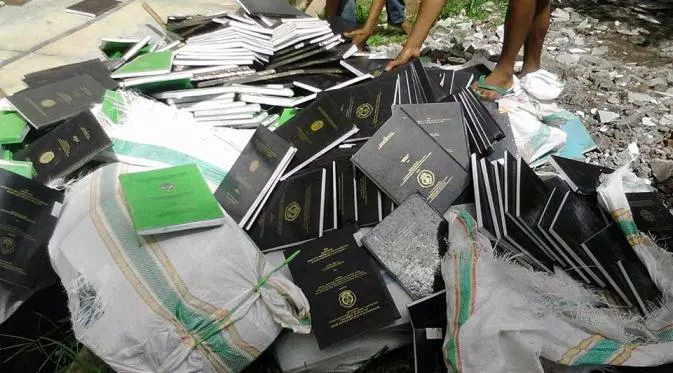 Netizen Marah, Ribuan Skripsi Dibuang Begitu Saja oleh Pihak Kampus