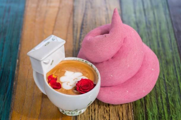 Kafe Bertema Toilet &quot;POOP CAFE&quot;