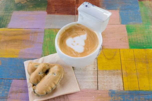 Kafe Bertema Toilet &quot;POOP CAFE&quot;
