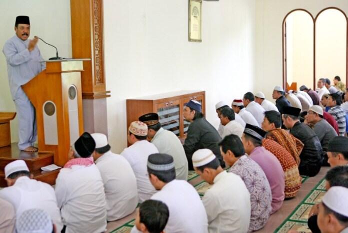 Kamu Laki? Pasti Mengalami Pengalaman Ini di Hari Jumat (Moslem Family)