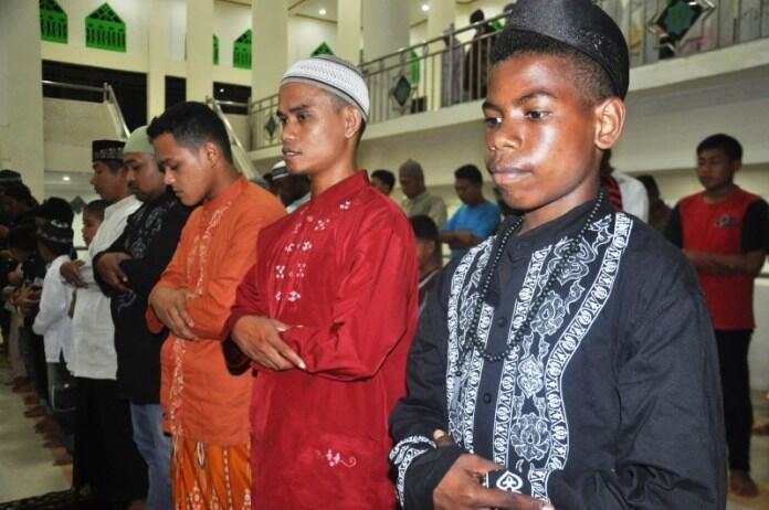 Kamu Laki? Pasti Mengalami Pengalaman Ini di Hari Jumat (Moslem Family)
