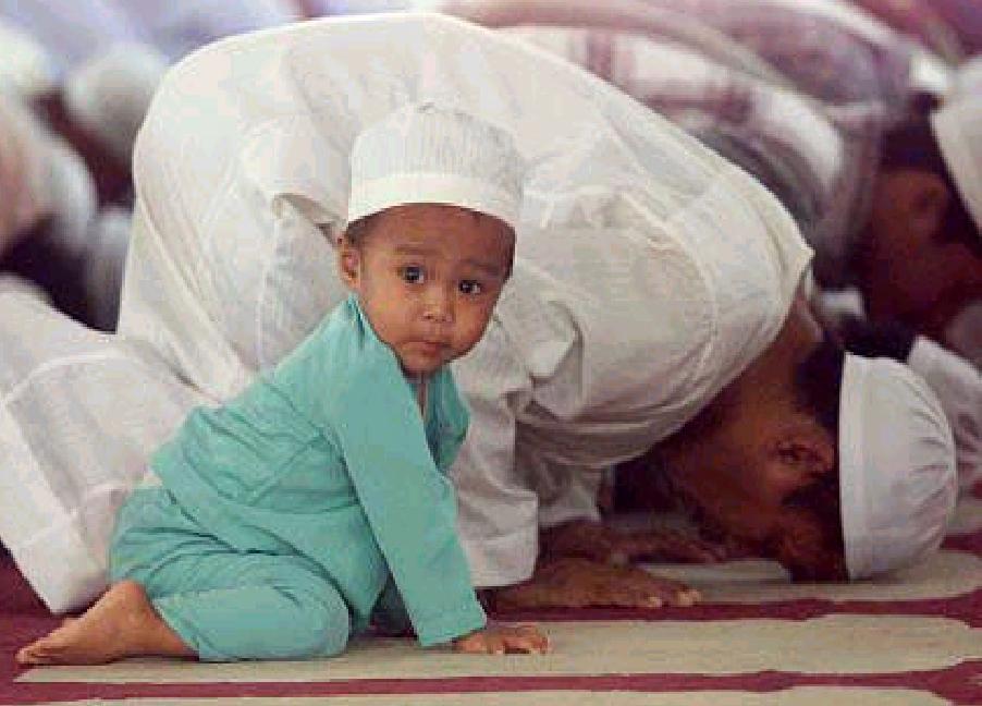 Kamu Laki? Pasti Mengalami Pengalaman Ini di Hari Jumat (Moslem Family)