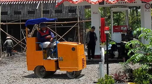 Sariman dari Cilacap Bikin Roller Mini Dari Barang Bekas