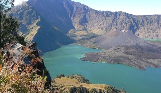 5 Gunung Paling Angker di Indonesia ini Wajib Agan Ketahui Sebelum Mendaki