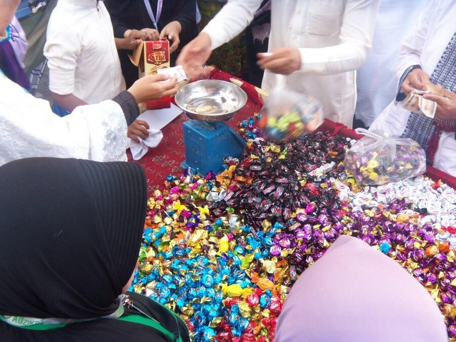 Cara Ampuh Menghadapi Teman-teman yang Sukanya Minta Oleh-oleh