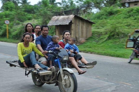 Ojeg Palang : Ojeg yang bisa ngangkut 9 orang