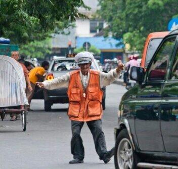 Ahok Rekrut Pak Ogah Jadi 'Pasukan' Bersih-bersih Transjakarta