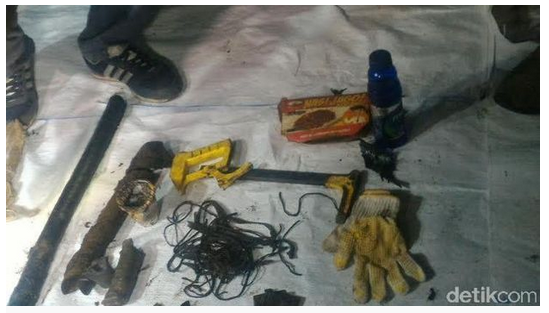 Polisi Selidiki Hasil Temuan Benda di Gorong-gorong Jl Medan Merdeka