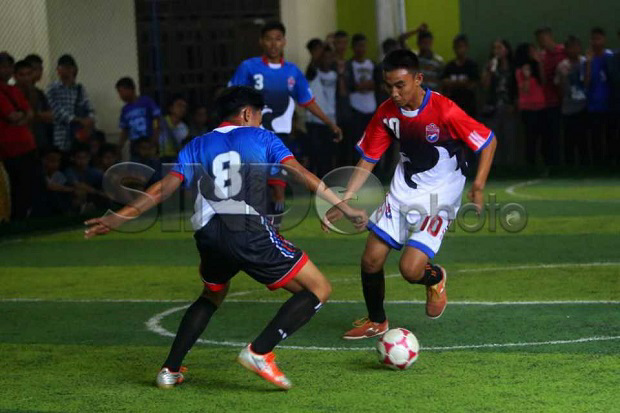 Suka Duka Oom Menyewa Lapangan Futsal Secara Patungan