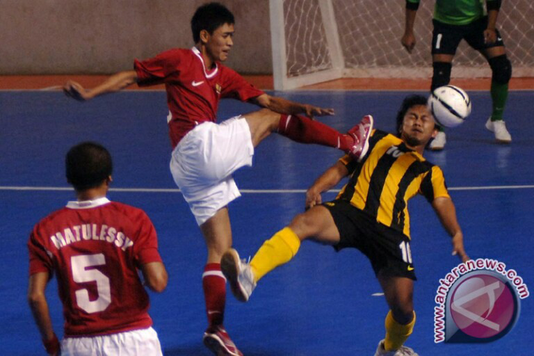 Suka Duka Oom Menyewa Lapangan Futsal Secara Patungan