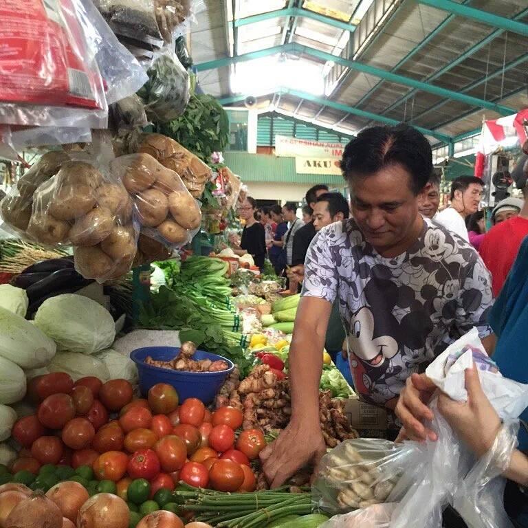 Tiru Jokowi Blusukan ke Pasar Tradisional, Yusril Ihza Mahendra Di-Bully Netizen