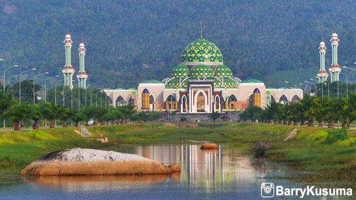 Empat Masjid Terindah di Indonesia.