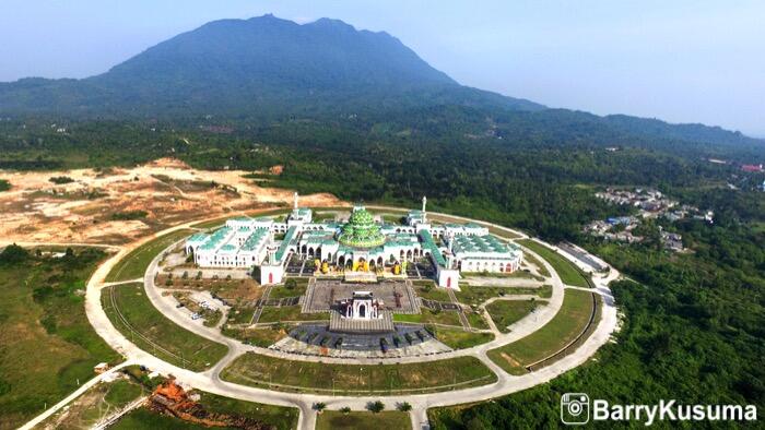 Empat Masjid Terindah di Indonesia.