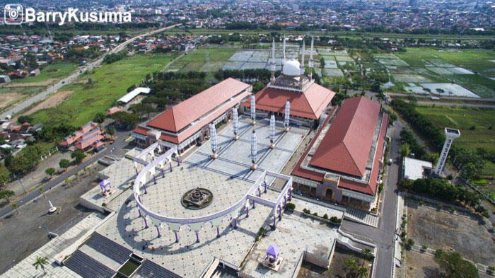 Empat Masjid Terindah di Indonesia.
