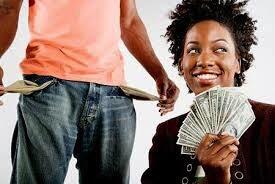 Dilema Punya Pasangan yang Gajinya Lebih Gede