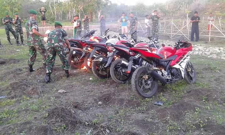 TNI Bakar Habis Motor-motor Mewah Seharga Puluhan Juta