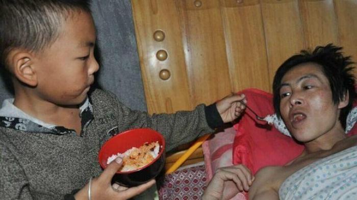 Kisah Haru Pengorbanan Anak Demi Ayahnya