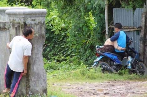 (Pake Jilbab) Tepergok Mesum, Mahasiswi Keperawatan Pura-pura Goreng Ikan