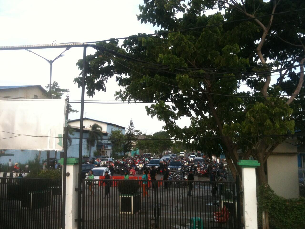 Demo Buruh ingin Gaji Dinaikan dan Disejahterahkan