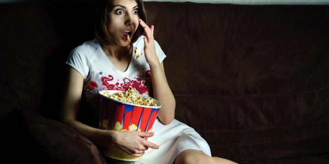 Makan sambil nonton TV ternyata bikin gendut