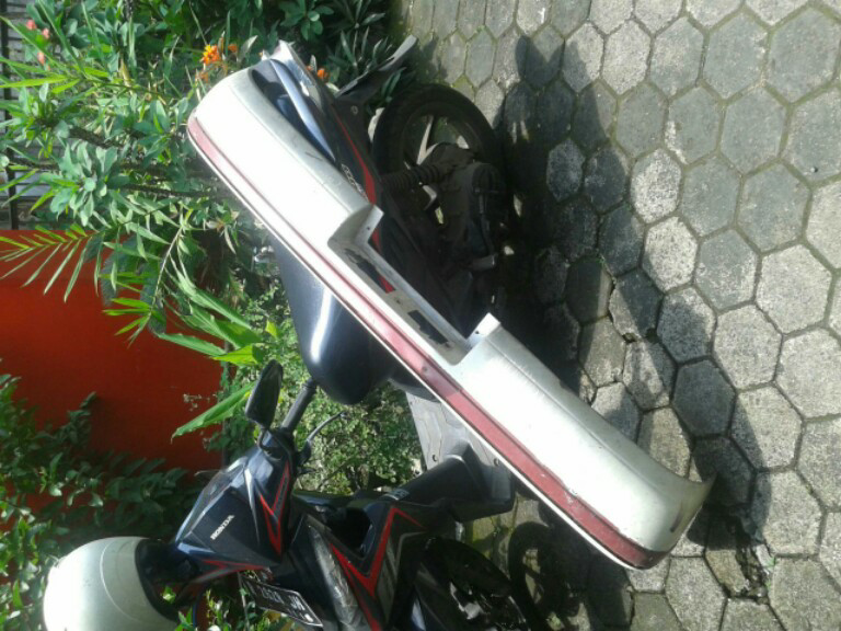 WTS Bemper datsun 160j 1set depan belakang murah gan!!