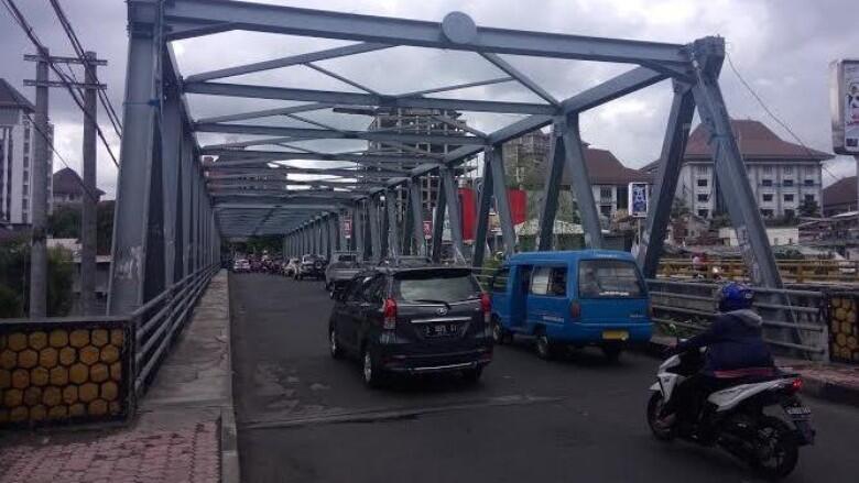 (SUDAH DI TEST) Tak Perlu Khawatir, Jembatan Soekarno-Hatta di Malang Dipastikan Aman