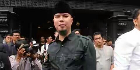 Surat 'cinta' buat Ahmad Dhani yang mau maju Pilgub DKI