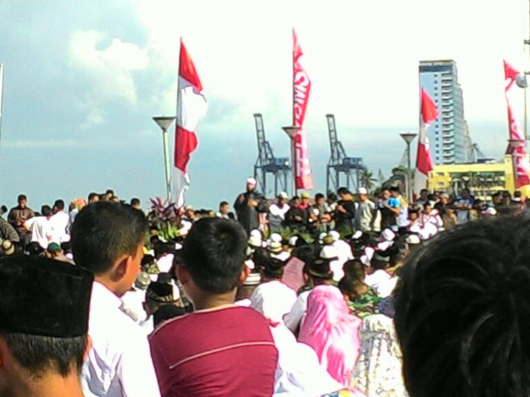 (Gerhana Matahari) Hal-Hal Yang Oom Lihat Ketika Mengunjungi Pantai Losari Makassar
